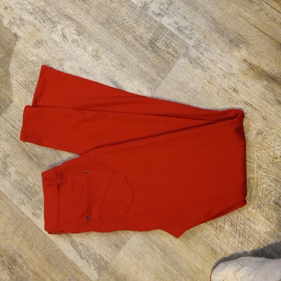Pull on jeggings red two back pockets